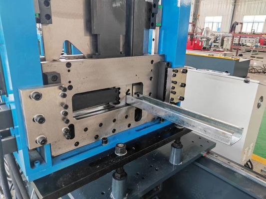 G350 G550 2.4 মিমি ফুল হার্ড স্টিল গ্যালভানাইজড স্টিল প্রোফাইল সি/জেড পুরলিন রোল ফর্মিং মেশিন