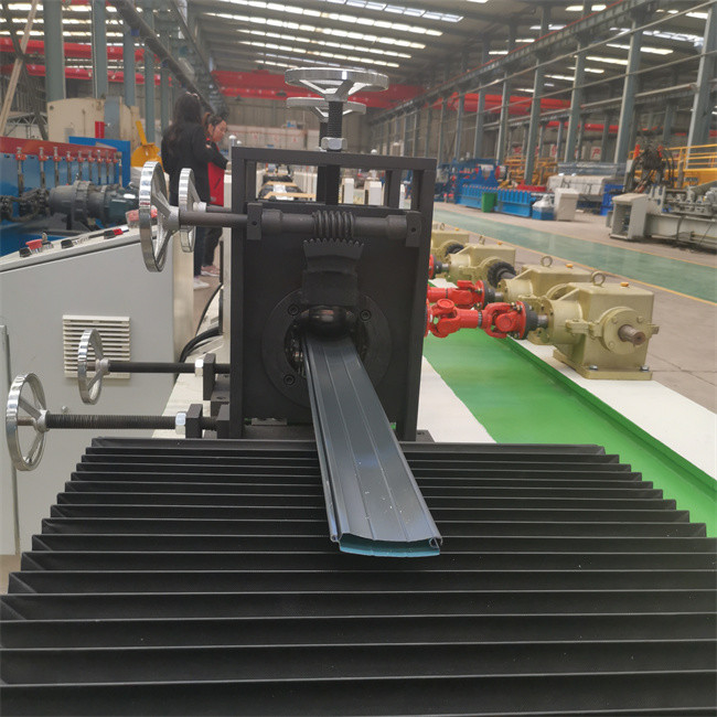 7.5kw শাটার ডোর রোল ফর্মিং মেশিন PU রোলার শাটার ডোর মেকিং মেশিন
