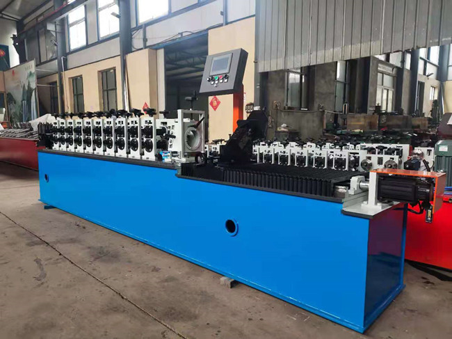 সি ট্র্যাক মেটাল স্টাড ফর্মিং মেশিন 4KW ওমেগা প্রোফাইল রোল ফর্মিং মেশিন